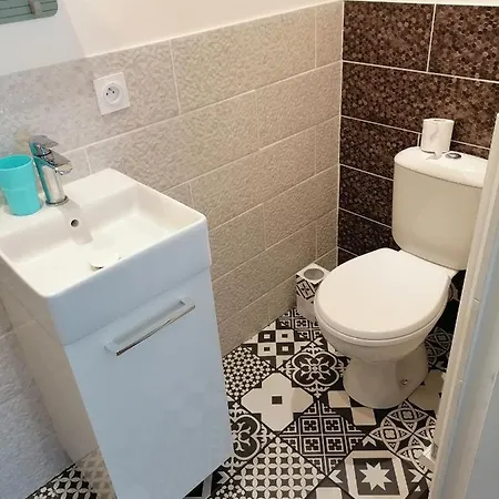 Des Roses - T2, 32m2, Rdc, Vue Sur Jardin, 