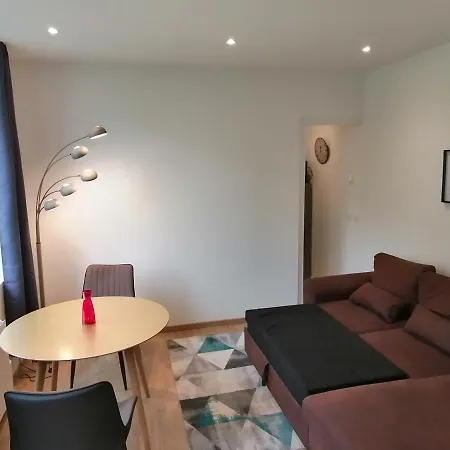 Apartment Des Roses - T2, 32m2, Rdc, Vue Sur Jardin, 