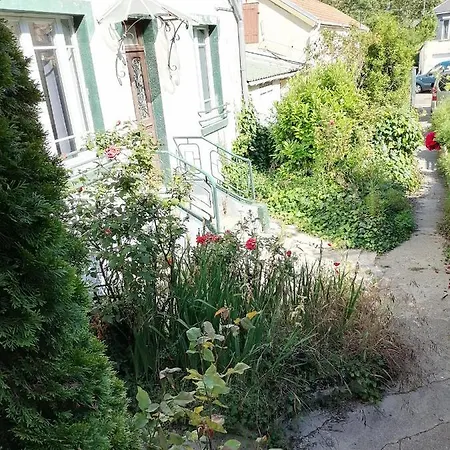 Des Roses - T2, 32m2, Rdc, Vue Sur Jardin, Le Chic Appartement