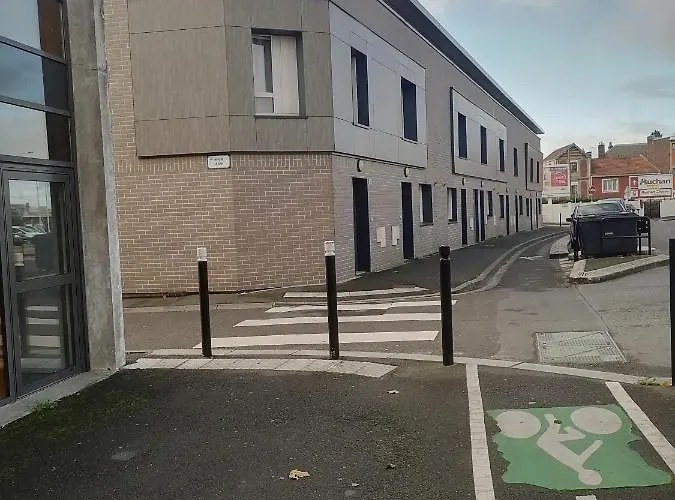 Des Roses - T2, 32m2, Rdc, Vue Sur Jardin, 